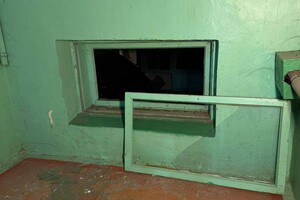 Ночью РФ атаковала Одессу БПЛА: есть повреждения домов и железнодорожных объектов фото 7