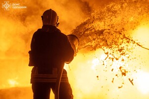 Ночью РФ атаковала Одессу БПЛА: есть повреждения домов и железнодорожных объектов фото 8