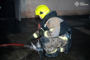 Ночью РФ атаковала Одессу БПЛА: есть повреждения домов и железнодорожных объектов фото 12