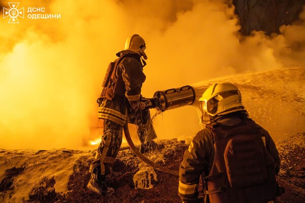 Ночью РФ атаковала Одессу БПЛА: есть повреждения домов и железнодорожных объектов фото 15
