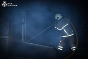 РФ атакувала Одесу ударними дронами: горить будинок, постраждали люди (оновлено) фото 1