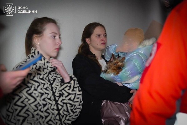 РФ атакувала Одесу ударними дронами: горить будинок, постраждали люди (оновлено) фото 2