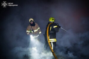 РФ атакувала Одесу ударними дронами: горить будинок, постраждали люди (оновлено) фото 4