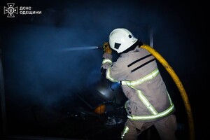 РФ атакувала Одесу ударними дронами: горить будинок, постраждали люди (оновлено) фото 6