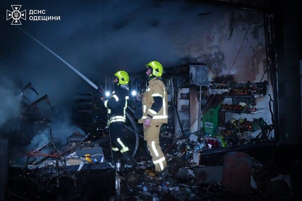 РФ атакувала Одесу ударними дронами: горить будинок, постраждали люди (оновлено) фото 7