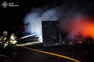 РФ атакувала Одесу ударними дронами: горить будинок, постраждали люди (оновлено) фото 8