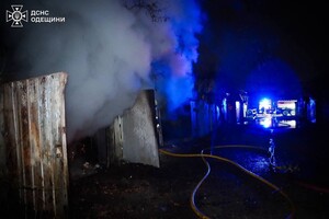 РФ атакувала Одесу ударними дронами: горить будинок, постраждали люди (оновлено) фото 9