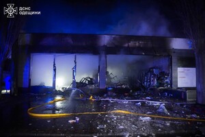 РФ атакувала Одесу ударними дронами: горить будинок, постраждали люди (оновлено) фото 10