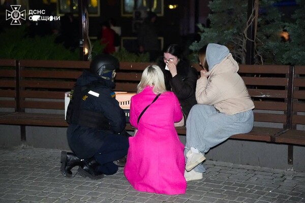 РФ атакувала Одесу ударними дронами: горить будинок, постраждали люди (оновлено) фото 11