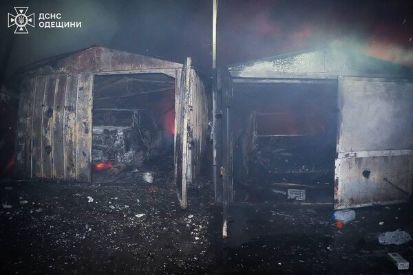 РФ атакувала Одесу ударними дронами: горить будинок, постраждали люди (оновлено) фото 12