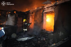 Зазнали пошкоджень будинки та навчальний заклад: подробиці нічного обстрілу Одеси (оновлено) фото 5