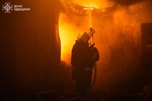 Зазнали пошкоджень будинки та навчальний заклад: подробиці нічного обстрілу Одеси (оновлено) фото 7