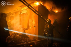 Зазнали пошкоджень будинки та навчальний заклад: подробиці нічного обстрілу Одеси (оновлено) фото 10