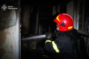 Зазнали пошкоджень будинки та навчальний заклад: подробиці нічного обстрілу Одеси (оновлено) фото 17