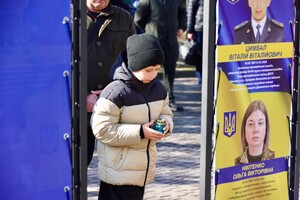 Память будет жить: на Аллее Героев в Одессе появились новые имена фото 2