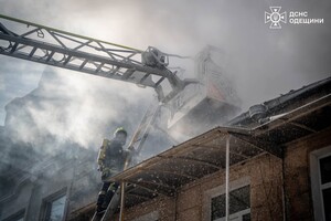 У середмісті Одеси горів житловий будинок: наслідки займання фото 3
