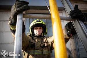 У середмісті Одеси горів житловий будинок: наслідки займання фото 5