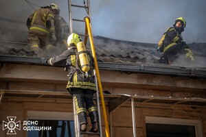 У середмісті Одеси горів житловий будинок: наслідки займання фото 8