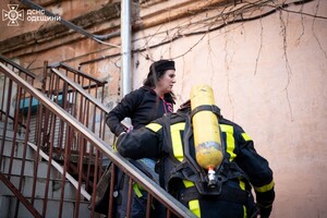 У середмісті Одеси горів житловий будинок: наслідки займання фото 10