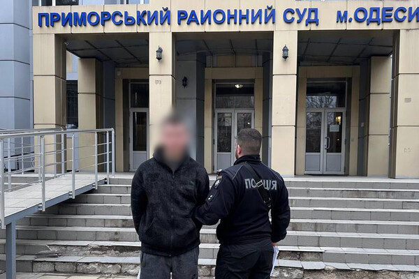 В центре Одессы горел Ford Mustang: кто и зачем поджег элитное авто фото 3