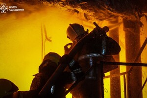 Массированный дроновый обстрел Одессы: под ударом оказалась портовая инфраструктура (обновлено) фото 5