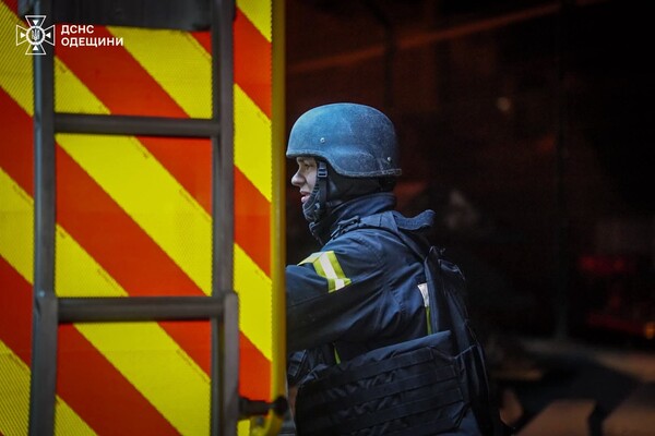 Массированный дроновый обстрел Одессы: под ударом оказалась портовая инфраструктура (обновлено) фото 6
