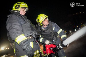 Массированный дроновый обстрел Одессы: под ударом оказалась портовая инфраструктура (обновлено) фото 9