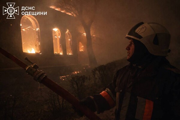 На Одещині загорівся ліцей: вогонь охопив велику площу фото