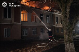 На Одещині загорівся ліцей: вогонь охопив велику площу фото 1