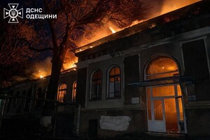 На Одещині загорівся ліцей: вогонь охопив велику площу фото 2