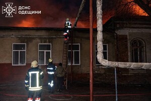 На Одещині загорівся ліцей: вогонь охопив велику площу фото 3