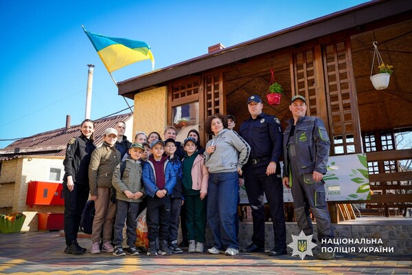 В Одесской области полицейские и дети из Луганской области отдохнули на ферме фото 4