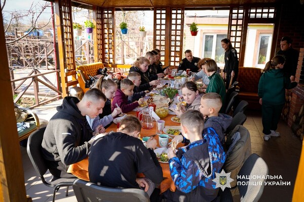 В Одесской области полицейские и дети из Луганской области отдохнули на ферме фото 6