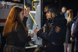 Нічний удар по житловому сектору Одеси: постраждали люди фото 2