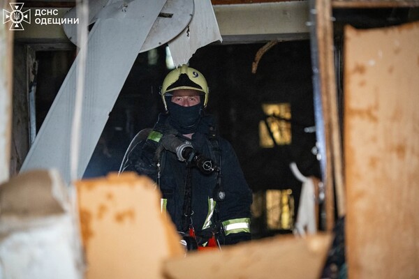 Нічний удар по житловому сектору Одеси: постраждали люди фото 3
