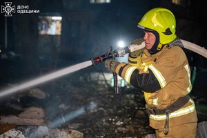 Нічний удар по житловому сектору Одеси: постраждали люди фото 6