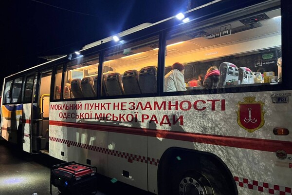 Ночной удар по жилому сектору Одессы: пострадали люди фото 7