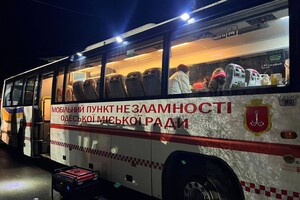 Нічний удар по житловому сектору Одеси: постраждали люди фото 7