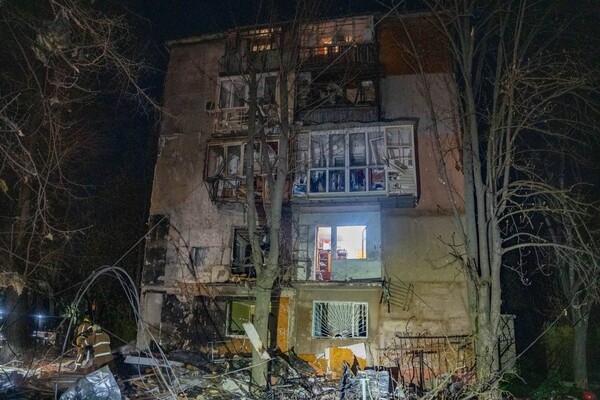 Нічний удар по житловому сектору Одеси: постраждали люди фото 11