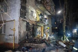 Ночной удар по жилому сектору Одессы: пострадали люди фото 12