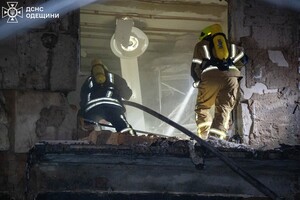 Ночной удар по жилому сектору Одессы: пострадали люди фото 14