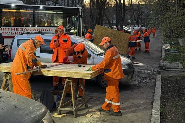 Ночной удар по жилому сектору Одессы: пострадали люди фото 19