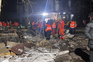 Нічний удар по житловому сектору Одеси: постраждали люди фото 20