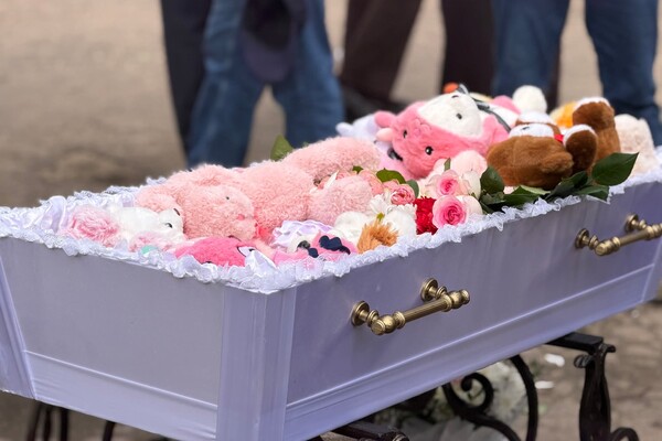 Дворічна дівчинка та прикордонниці: що відомо про жертв обстрілу Одеси 6 квітня фото 8