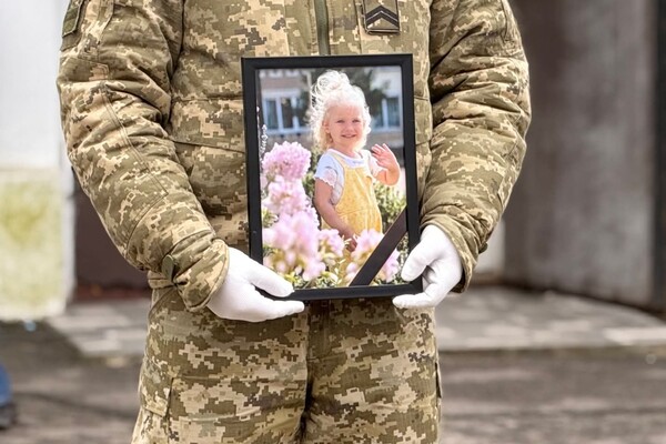 Дворічна дівчинка та прикордонниці: що відомо про жертв обстрілу Одеси 6 квітня фото 10