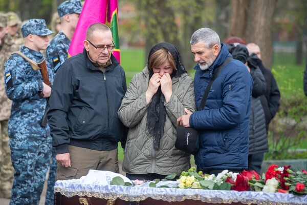 Дворічна дівчинка та прикордонниці: що відомо про жертв обстрілу Одеси 6 квітня фото 12