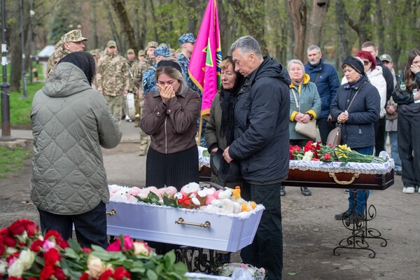 Дворічна дівчинка та прикордонниці: що відомо про жертв обстрілу Одеси 6 квітня фото 13