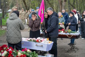 Дворічна дівчинка та прикордонниці: що відомо про жертв обстрілу Одеси 6 квітня фото 13