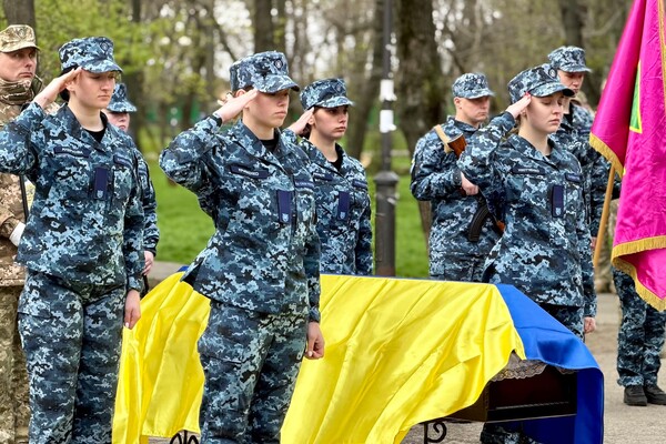 Дворічна дівчинка та прикордонниці: що відомо про жертв обстрілу Одеси 6 квітня фото 21