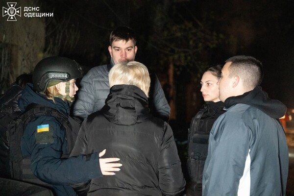 Ночной удар по жилому сектору Одессы унес жизни нескольких человек (обновлено) фото 22